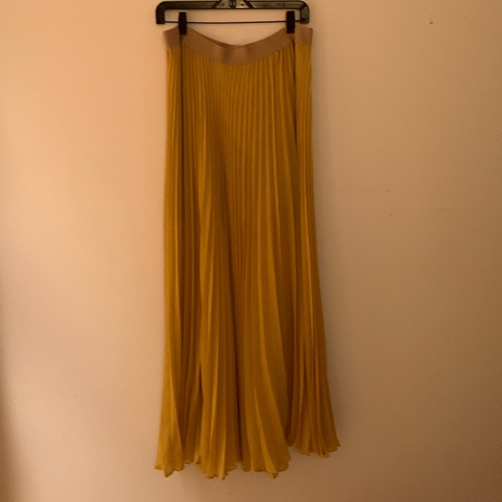 BCBG yellow pleated skirt
